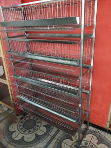 Bateria de 4 Gaiolas para CodornÃ£o PadrÃ£o Industrial cap. mÃ¡x. 120 aves, sendo 30 por Gaiola, distribuidas 10 por divisÃ£o - Detalhe frente
